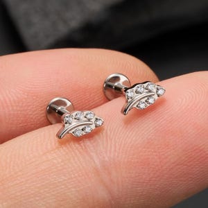 Orecchino a perno in titanio senza filettatura a forma di foglia 16/18G/Piccolino orecchino per cartilagine in argento/Orecchino labret con perno a pressione/Orecchino per naso/trago/conchiglia/elice con retro piatto