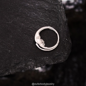 16G Titanium Silver Moon Septum Clicker/Human Face Hinged Daith Hoop/Septum Piercing/Helix/Tragus/Conch Piercing/Septum Jewelry/Gift For Her