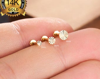 以下が含まれることがあります： 太陽の模様が施された、金色のボディジュエリーが4つ。サイズは2mm、3mm、4mm。14金製です。