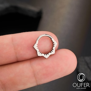 Anillo de titanio de 16G con forma de flor para septum/pendiente daith/perforación de cartílago/aro articulado con cierre de clic