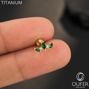 16G F136 Titan-Kronenstecker mit Smaragd-Zirkonia, innenverschraubt, Helix-Profil, 1 Stück Gold-Knorpelstecker mit flacher Rückseite