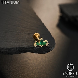 16G F136 Titan-Lotus-Smaragd-CZ-Helix-Stecker mit Innengewinde, 1 Stück Gold-Knorpelstecker mit flacher Rückseite