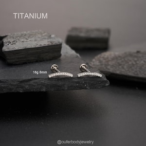 Boucles d'oreilles CZ Climber CZ sans filetage 16G, 8 mm, CZ en titane incurvé souriant, labret à dos plat, conque intérieure, hélice, boucles d'oreilles cartilagineuses