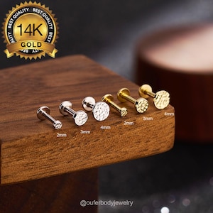 Aretes pequeños de oro macizo de 14 quilates con pasador a presión sin rosca, martillados, para labio, cartílago, nariz, hélix y caracola, con disco plano de 2, 3 y 4 mm.