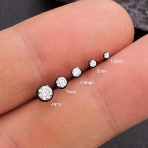 Piercing de titanio sin rosca de 16/18/20 g con bisel negro y circonita cúbica, para cartílago, labio, trago, caracola, hélix y parte trasera plana, para nariz.