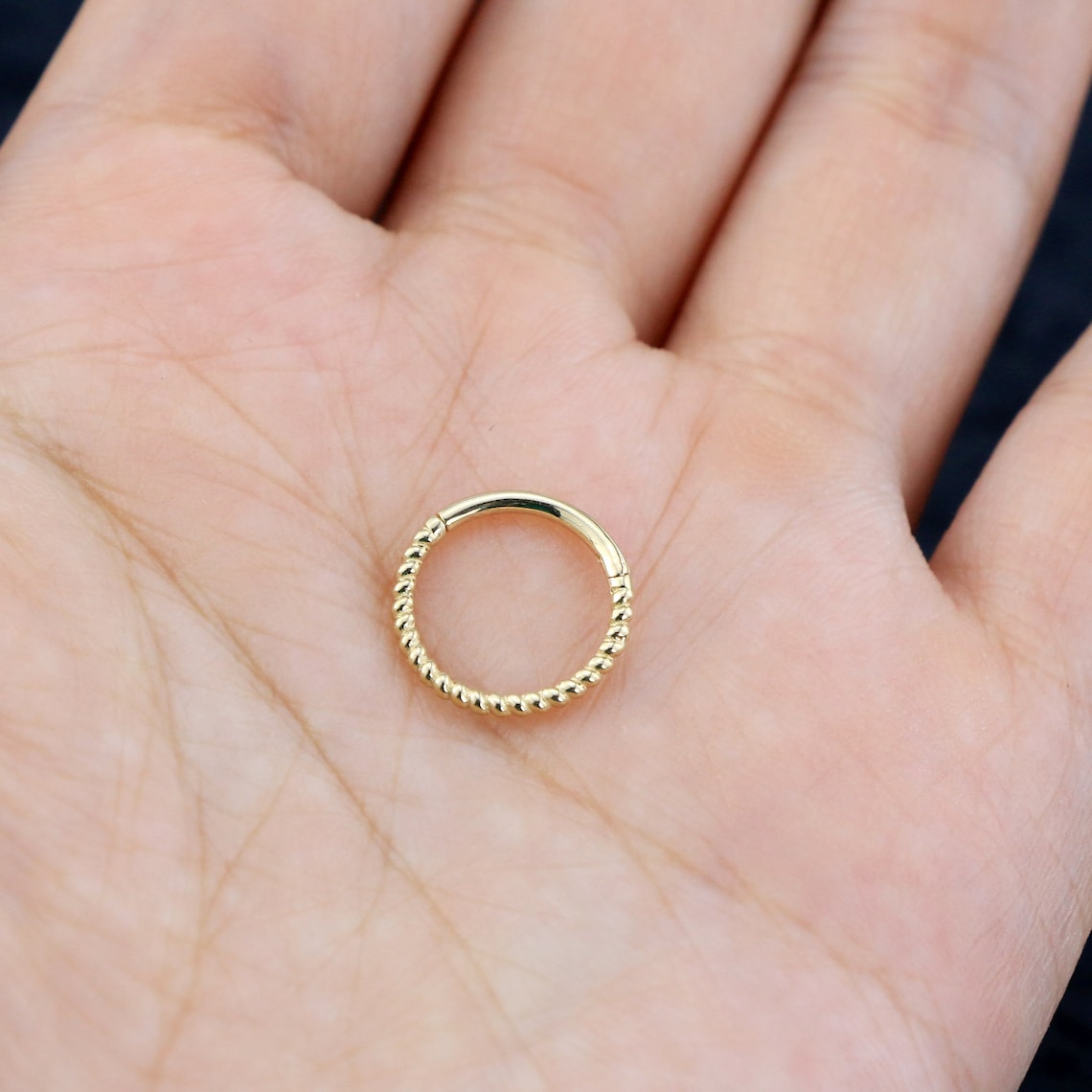 Set 4 Paia Piccoli Orecchini Huggie Placcati Oro 14k – Ipoallergenici Per Multi Piercing E Cartilagine