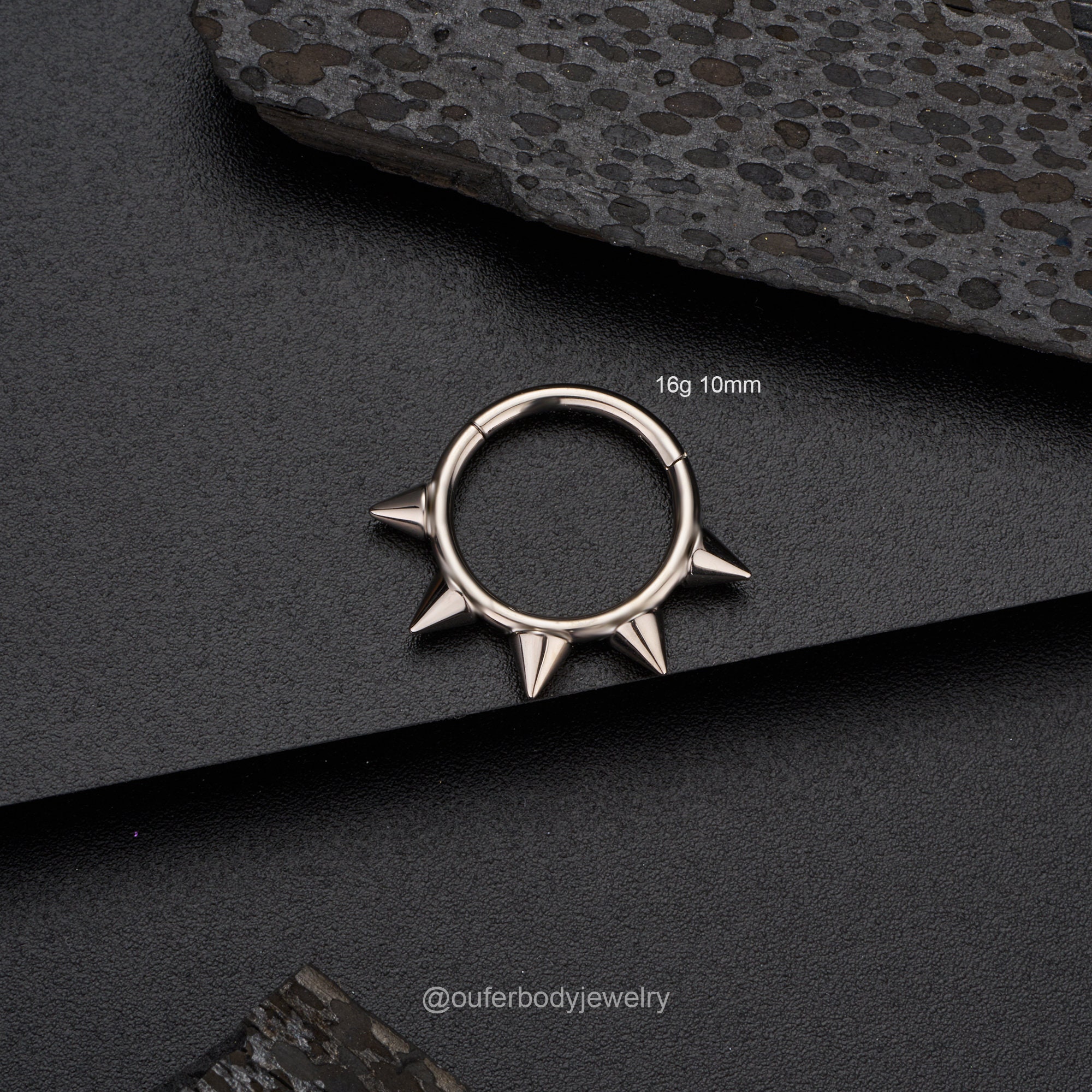 DaithSeptum Clicker..Beautiful 7cz..16G..9mm Surgical Steel DaithSeptum Clicker..Beautiful 7cz..16G..9mm Surgical Steel