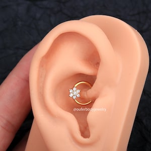 Boucles d'oreilles cartilage floral cz or 16 g/anneau de septum/boucle d'oreille Daith/tour, hélice, tragus/cadeau pour elle/boucle d'oreille minimaliste/petits créoles en or