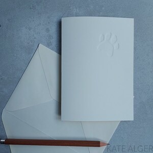 Carte de vœux imprimée patte de chat en creux crème ivoire, vierge à l’intérieur. Vendeur britannique fait à la main. Amoureux des animaux animal anniversaire merci mamans perte de naissance