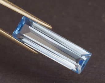 Natural Blue Sapphire  Baguette cut  loose gemstone sapphire gemstone  4.50 cts [Treated ] blue Baguette  shape 19x6x5 mm
