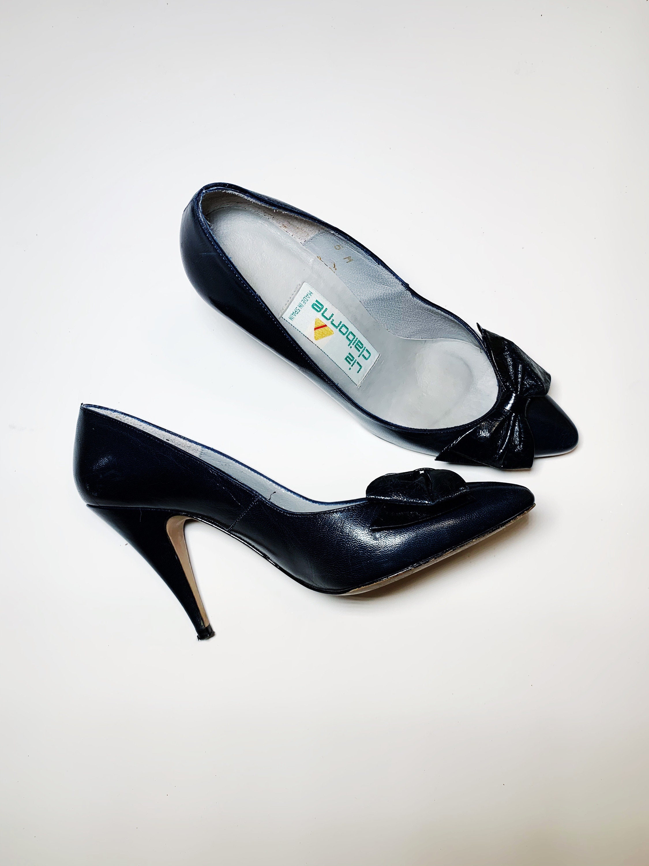 navy pumps size 5