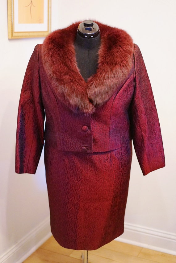 Vintage PLUS SIZE Rare Victoria Royal Red Cranber… - image 2