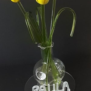 Mundgeblasenes Glas Tulip Blumen In Vase mit handgemachten Namen Ihrer Wahl. Bild 1