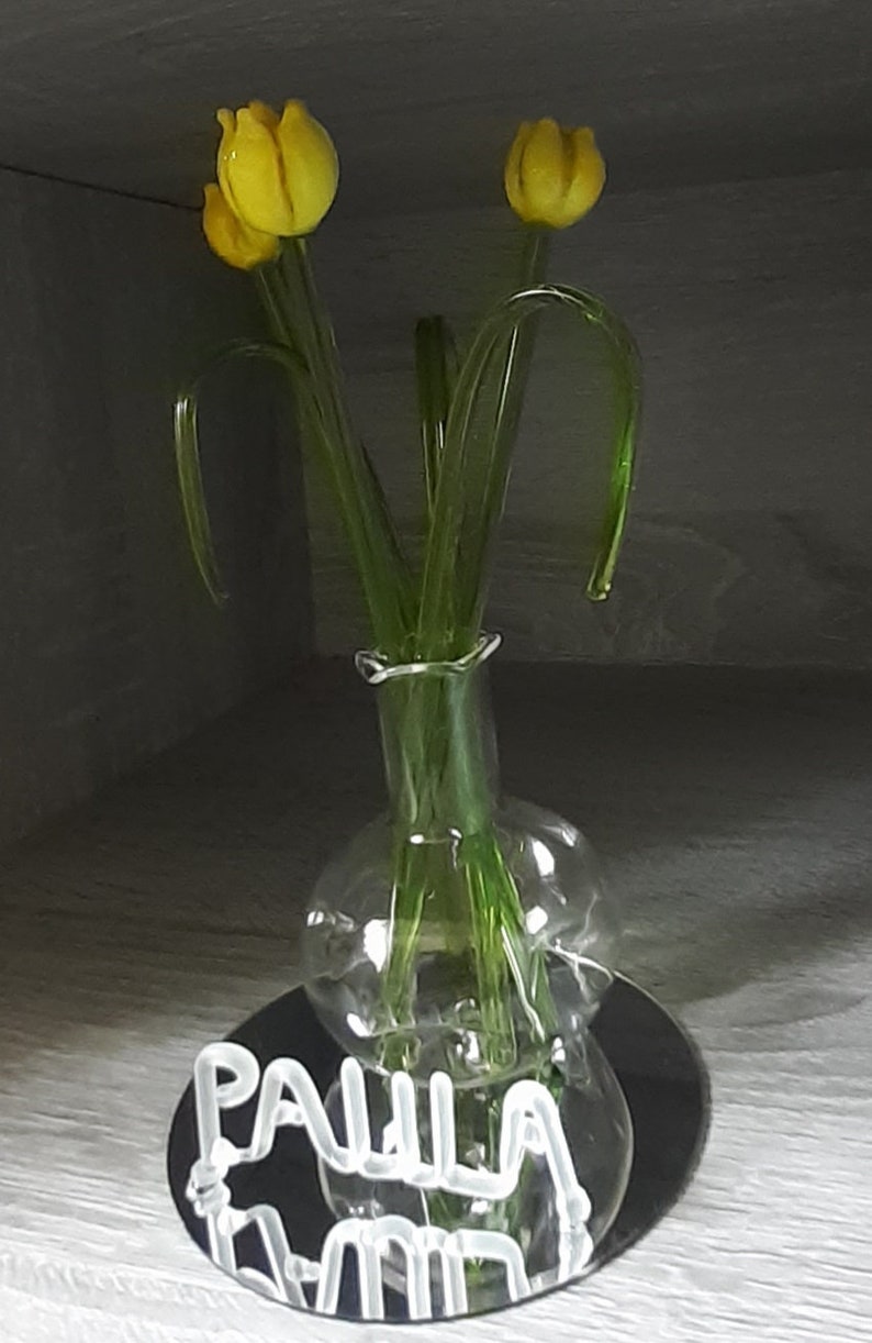 Mundgeblasenes Glas Tulip Blumen In Vase mit handgemachten Namen Ihrer Wahl. Bild 2