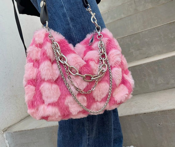 Women Quilted Fluffy Bag Y2K Fuzzy Purse with Chain, Faux Fur Crossbody  Purse Mini Cellphone Plush Purse: Handbags