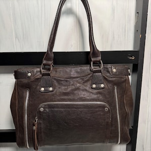 Longchamp Braun Geöltes Leder Doppelt gerollter Griff Tote Silber Reißverschlüsse und Nieten