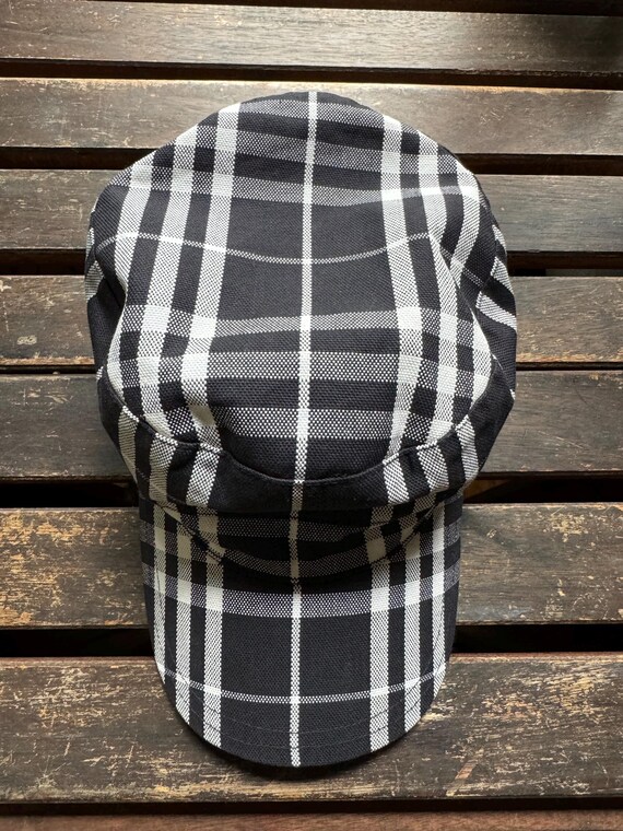 Very Rare Burberry Black/white Baseball Cap, Size Medium  display picture 2