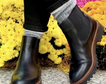 New CASLON Miller Water Resistant Black Leather Chelsea Boot Women Size 10 Brand New No Box, floor model.