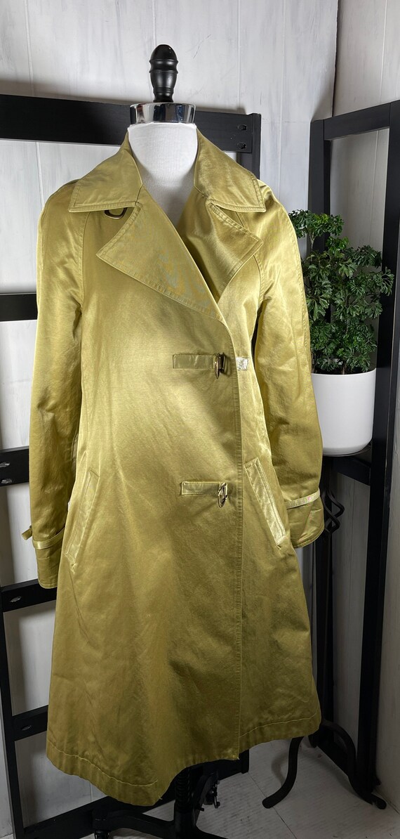 Mycra Pac One Iridescent 100% Virgin Wool Chartreuse Trench, Size M/L, Elegant Brand New Without Tags