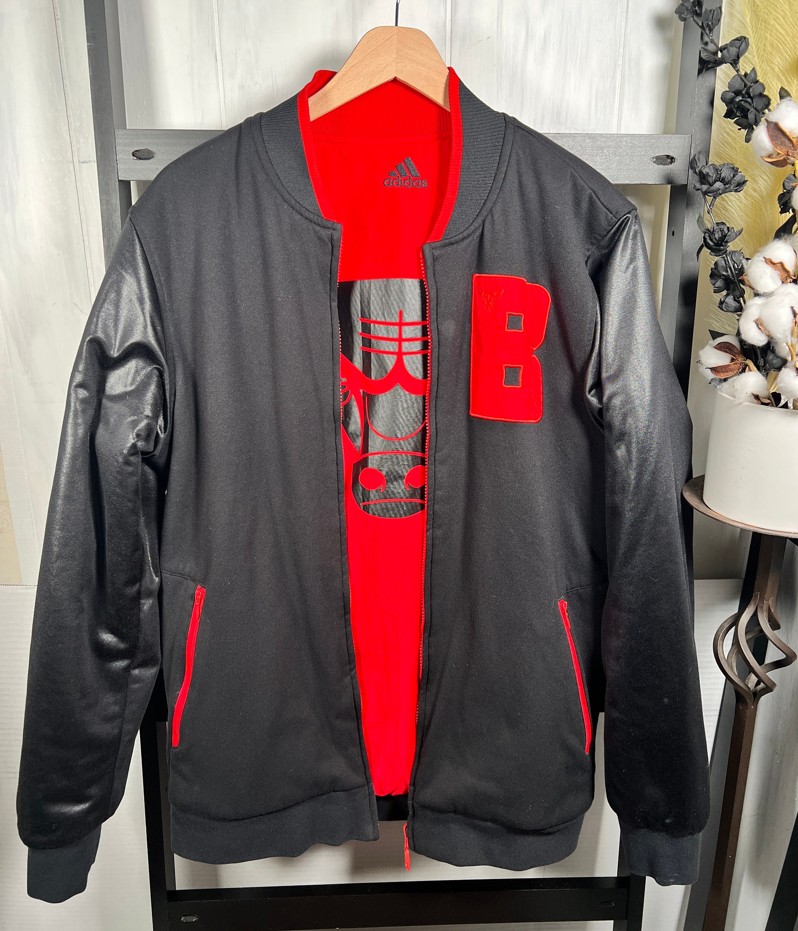 Chicago Bulls Regulator Fleece Full Button Varsity Jacket Black/Red  Chicago  bulls sweatshirt, Chicago bulls outfit, Mens outdoor jackets