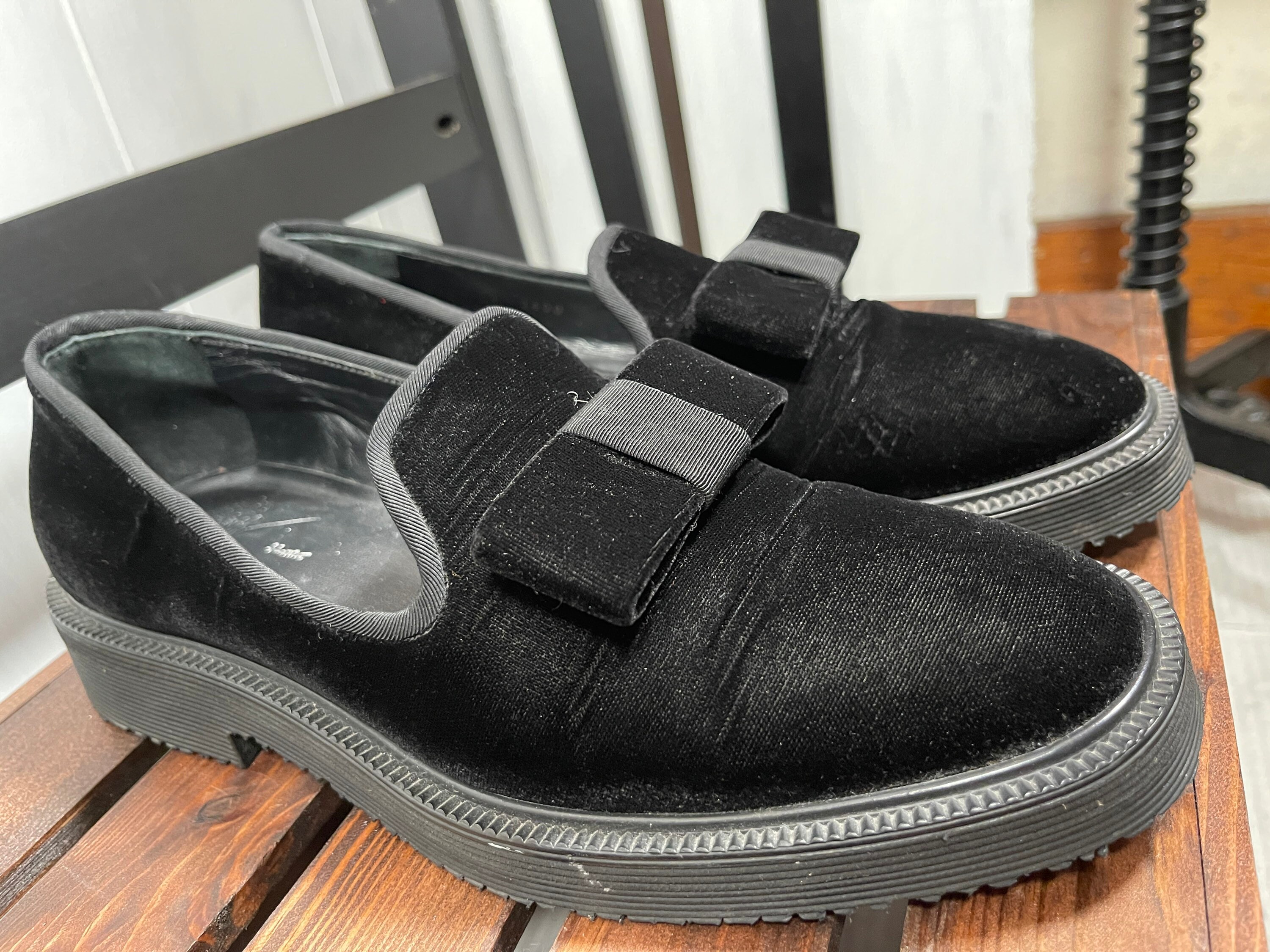 Giuseppe Zanotti Black Velvet Bow Loafers, Rubber Sole (US 8  display picture 3