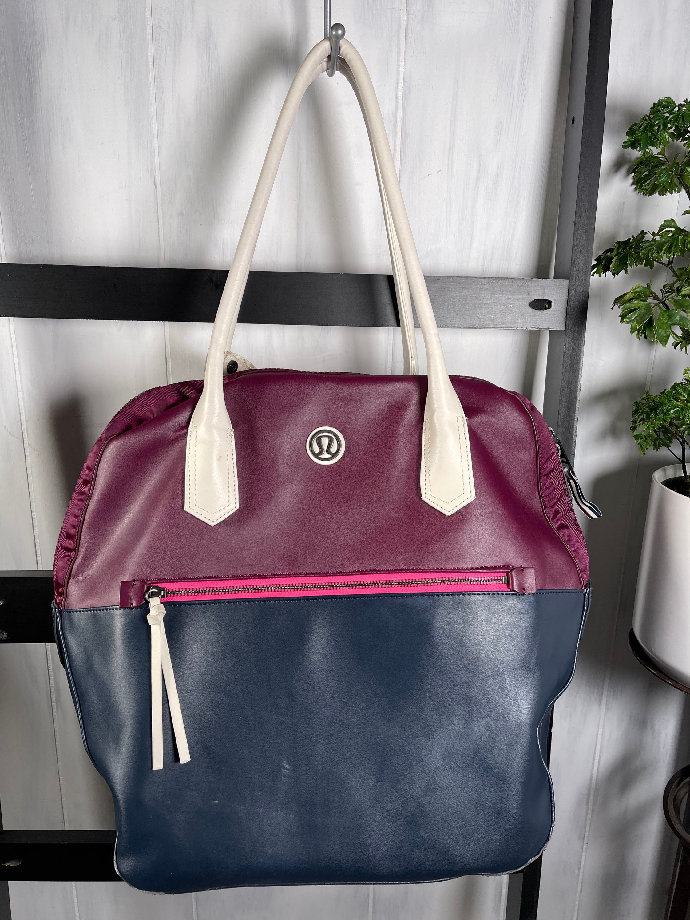 Get the lululemon Everywhere Belt Bag while its back in stock