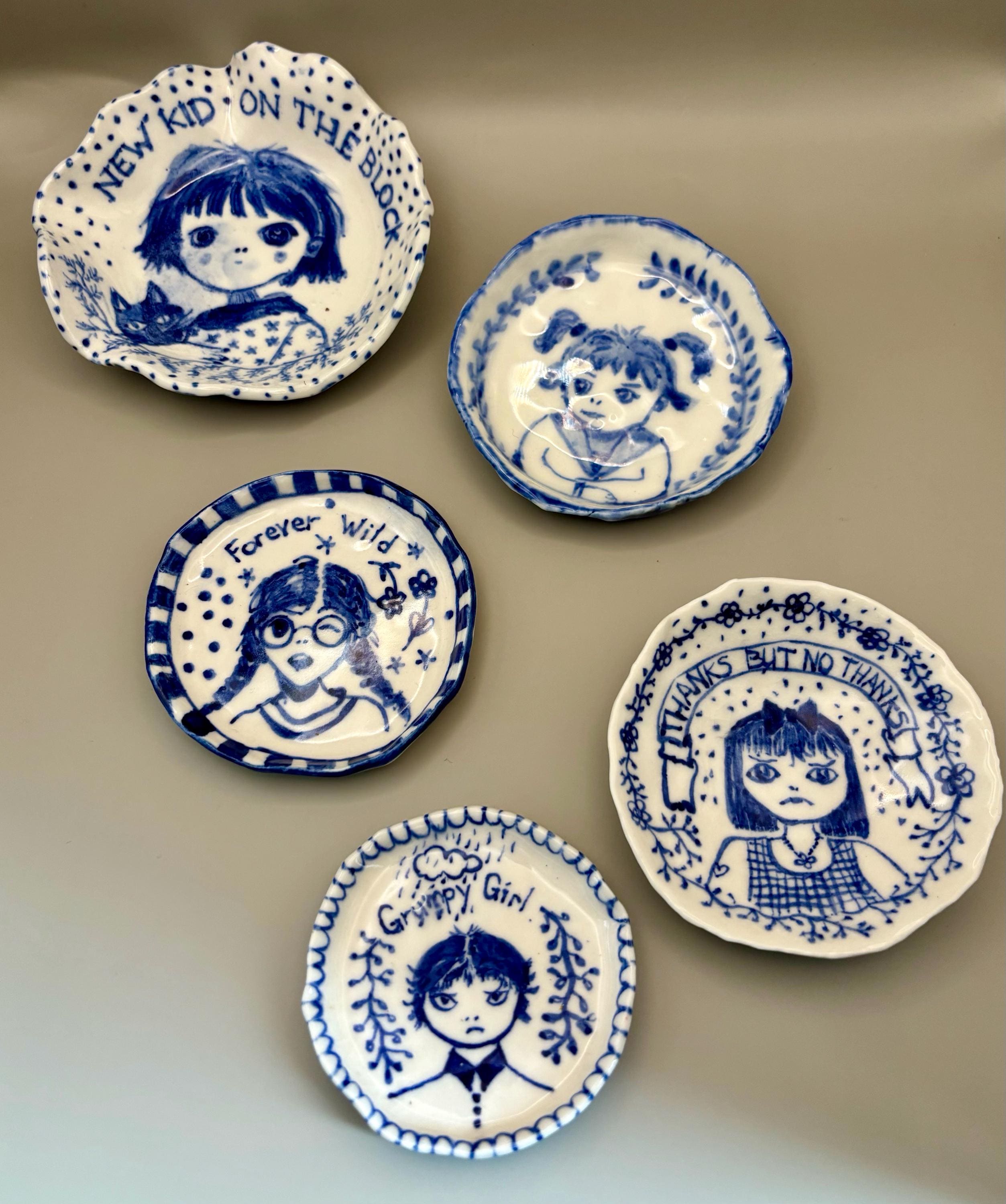 デルフトブルー　ゼニス窯　壁飾小皿　青花染付　花唐草　ゴーダ　オランダ製 オランダ船舟型小皿 しん窯 青花