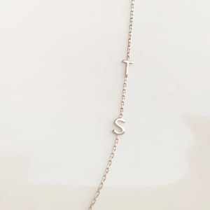 Zierliche kleine Initial Halskette / Personalisierte Buchstaben Halskette / Zierliche Halskette / Halsketten für Frauen / Personalisiertes Geschenk für ihren Schmuck Bild 4