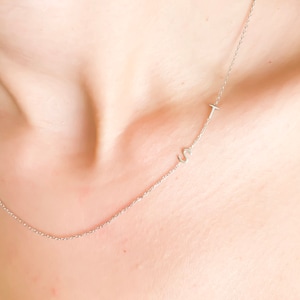 Zierliche kleine Initial Halskette / Personalisierte Buchstaben Halskette / Zierliche Halskette / Halsketten für Frauen / Personalisiertes Geschenk für ihren Schmuck Bild 5