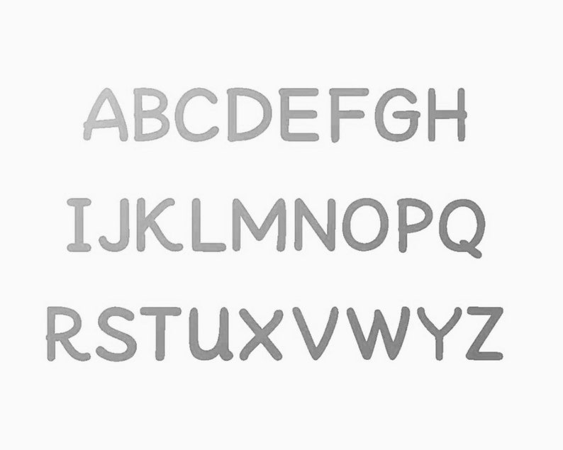 Puede incluir: Un alfabeto escrito a mano en fuente gris sobre un fondo blanco. Las letras est&aacute;n en may&uacute;sculas y est&aacute;n escritas en un estilo simple y redondeado.