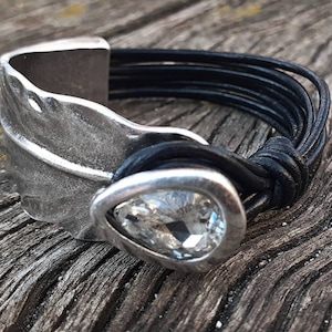 Pulsera de cuero, pulsera mujer, pulsera bañada en plata, pulsera boho, joyas boho, estilo uno de 50, pulsera gruesa de plata