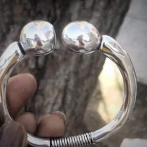 Pulsera gruesa, pulsera de puño, pulsera de mujer, estilo uno de 50, regalo para ella, regalo para mamá, pulsera de mujer, pulsera de plata, pulsera de bolas