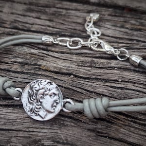 Pulsera de cuero con moneda griega, pulsera de mujer, pulsera plateada, pulsera boho, pulsera con monedas, pulsera ajustable, estilo uno de 50
