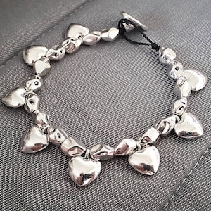 Pulsera de cuero, pulsera de mujer, pulsera bañada en plata, pulsera boho, estilo uno de 50, pulsera chatms, regalo para ella, pulsera de corazón
