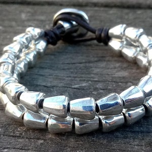 Pulsera de cuero, pulsera de mujer, estilo uno de 50, pulsera de plata, pulsera de cuentas, joyería boho, pulsera de plata con cuentas, regalo para ella