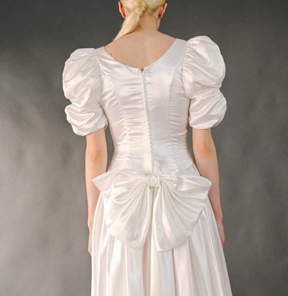 Vintage 1980s white satin romantic wedding dress … - image 3