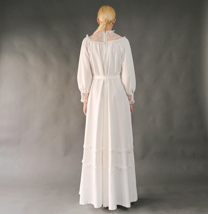 Vintage 1970s white boho wedding dress, a-line, high lace neck, lace stitched on the skirt, lace at the end of the sleeves M-XL image 4