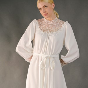 Vintage 1970s white boho wedding dress, a-line, high lace neck, lace stitched on the skirt, lace at the end of the sleeves M-XL image 3