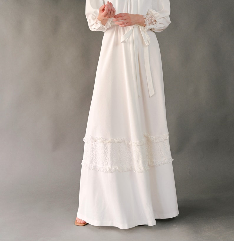Vintage 1970s white boho wedding dress, a-line, high lace neck, lace stitched on the skirt, lace at the end of the sleeves M-XL image 7