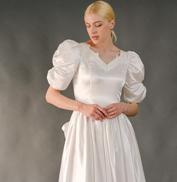 Vintage 1980s white satin romantic wedding dress … - image 2