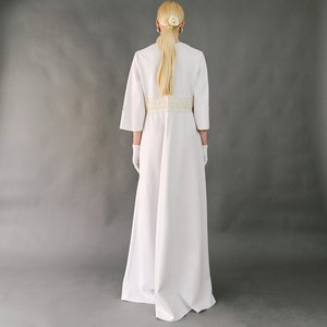 Vintage 70s white minimal classy wedding dress, a-line, v-neck, long sleeves, gloves, heavy fabric, embroidered details Medium Large image 3