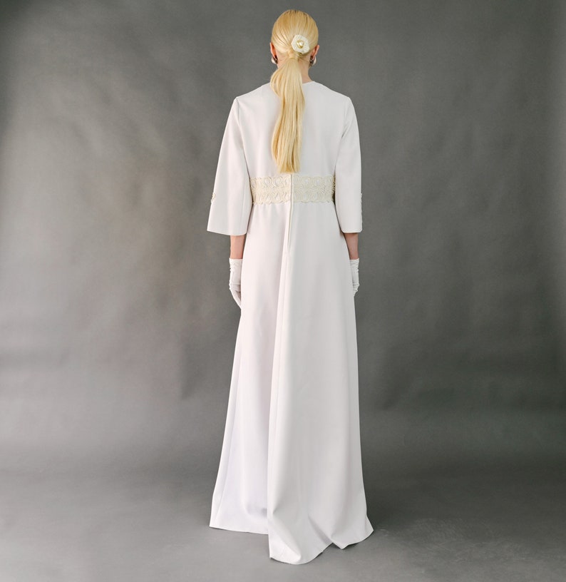 Vintage 70s white minimal classy wedding dress, a-line, v-neck, long sleeves, gloves, heavy fabric, embroidered details Medium Large image 3