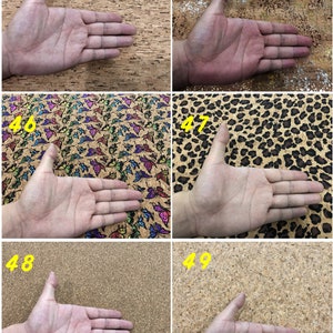 Może przedstawiać: Zbliżenie pięciu r&oacute;żnych pr&oacute;bek tkaniny korkowej z umieszczoną na każdej ręką. Pr&oacute;bki prezentują r&oacute;żne wzory, w tym gładki korek, korek z wzorem motyla, korek z nadrukiem lamparta i dwie kolejne gładkie pr&oacute;bki korka.