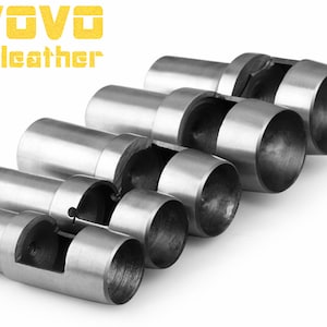 Puede incluir: Un juego de seis herramientas de punz&oacute;n de cuero de metal plateado. Las herramientas est&aacute;n dispuestas en una fila, con la herramienta m&aacute;s grande en la parte superior y la m&aacute;s peque&ntilde;a en la parte inferior. Las herramientas se utilizan para crear agujeros en el cuero para coser u otros fines.