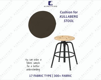 Puede incluir: Un cojín marrón para un taburete KULLABERG, con asiento de madera y patas de metal negro. La imagen incluye el texto "Cushion for KULLABERG STOOL" y "17 FABRIC TYPE | 300+ FABRIC".