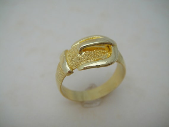 Gold buckle ring