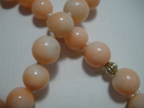 Collier Vintage En Corail Rose Et Or 18K - Années 60 - Longueur 46 Cm - Occasion