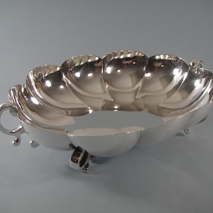 Oval fruit bowl, lobed model.