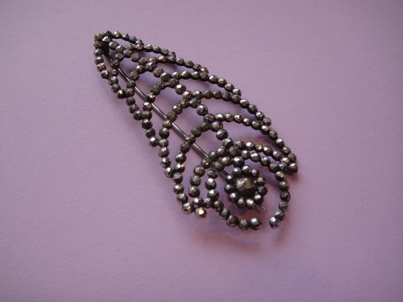 An antique feather brooch made of cut steel, mour… - image 3