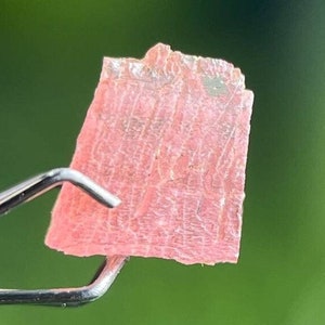 0.80 カート パキスタン、ラウンドゥ産の非常に希少なヴァイリネナイト結晶